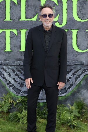 【DIOR】ディオールを纏うセレブリティ：ティム・バートン＠『ビートルジュース ビートルジュース』UKプレミア