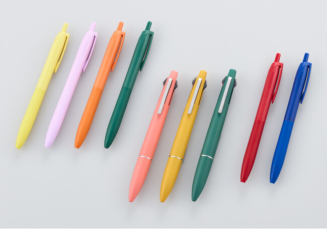 『JETSTREAM Lite touch ink（ジェットストリーム ライトタッチインク）』搭載モデル限定新軸色、シングル赤/青インク　2024年9月19日（木）一部数量限定販売