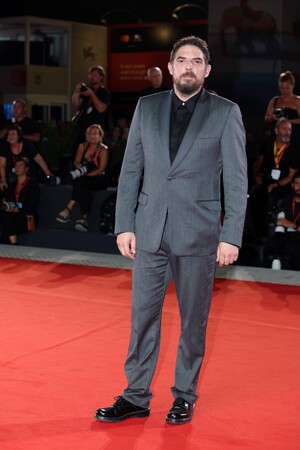 【DIOR】ディオールを纏うセレブリティ：ダミアン・ボナール ＠第81回ベネチア国際映画祭