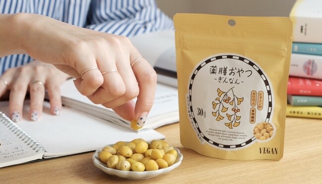 2021 年の発売以来、40 万袋以上を売り上げているブラウンシュガー 1ST の大人気『薬膳おやつ』シリーズに新製品「ぎんなん」が新登場！