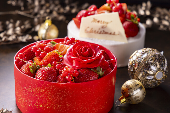 【プルマン東京田町 クリスマスケーキ2024】 深紅の薔薇や芳醇な苺、金箔で華やかに彩られた「ローズ・ド・ノエル」 ＆「ストロベリーショートケーキ」が登場！