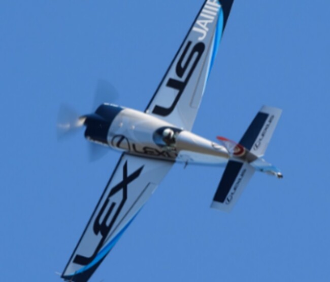 エアレース・パイロット 室屋義秀選手によるエアショー「LEXUS PATHFINDER AIR RACING Celebrating Flight for WEC」が今年も開催！