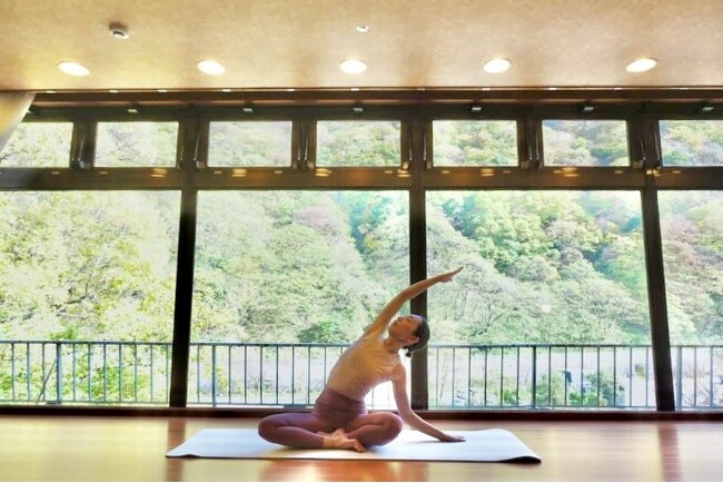 黒部峡谷の自然を眺めながらヨガ体験と温泉でリフレッシュ