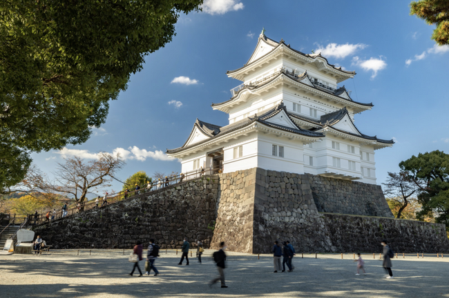 広大な小田原城址公園内の快適散策で、近距離モビリティ「ウィル」の貸出サービス開始