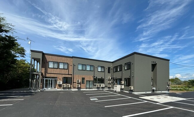 【ワークマンハウス江差】出張工事事業者に特化したビジネス宿泊施設が北海道江差町に2024年9月17日オープン。近隣企業、メディア向けにランチ試食付き施設内覧会を開催。