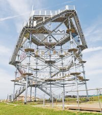 横須賀「長井海の手公園 ソレイユの丘」一般公募で大型アスレチック＆ちびっこアスレチックの新名称を決定！『疾風怒濤の鉄人舞台』と『小さな鉄人』新キャラクターも誕生！