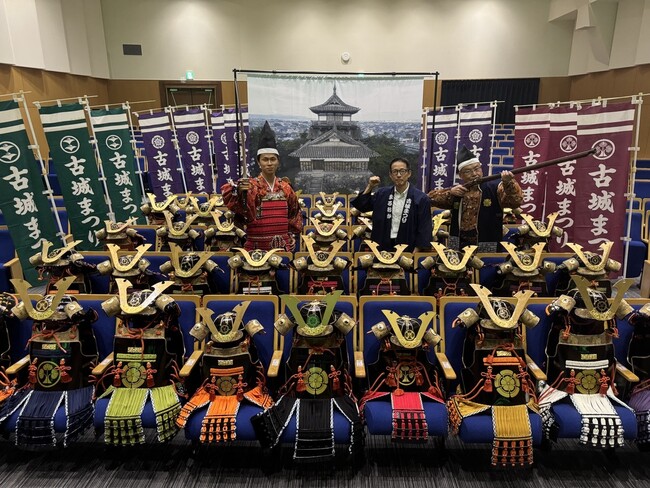 丸岡古城まつり（福井県坂井市）スケールアップ　手作り鎧兜100領出陣、天守の眼前で綱引きも