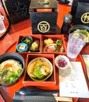 「嵐丼」の特別献立による和膳(写真はイメージです。時節柄またご人数等によりお料理内容・器などを変更させていただく場合があります) 「嵐丼」の特別献立による和膳(写真はイメージです。時節柄またご人数等によりお料理内容・器などを変更させていただく場合があります)
