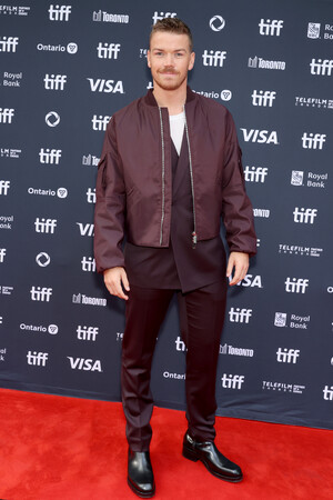 【DIOR】ディオールを纏うセレブリティ：ウィル・ポールター＠第49回トロント国際映画祭