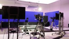 スムーズな台詞の読み上げをサポート！撮影現場でのテレプロンプター持ち込み出張サービスを10月1日に開始