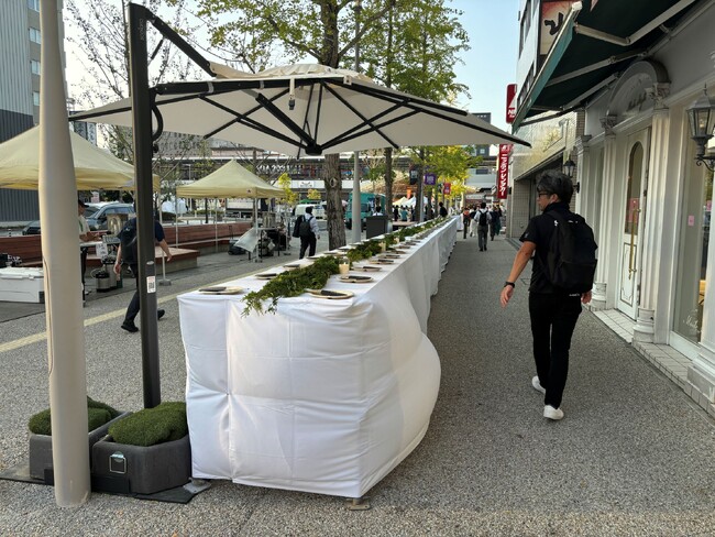 西尾レントオールは佐賀駅南ほこみち活用実験に協力しています