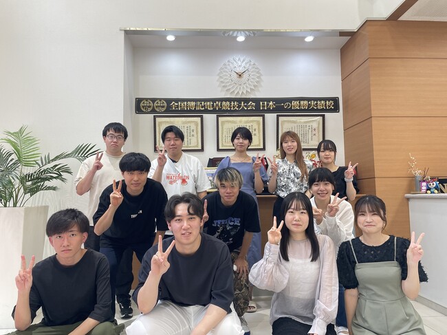 【新潟会計ビジネス専門学校】簿記の頂点を目指す「全国簿記競技大会」で優勝！表彰台上位３位独占の快挙を成し遂げる