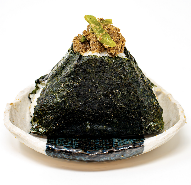 ミシュランスターシェフの手作りおむすび第二弾！「秋の味覚をたっぷりと！子持ち鮎山椒煮と万願寺のおむすび」9月13日より数量限定で提供開始