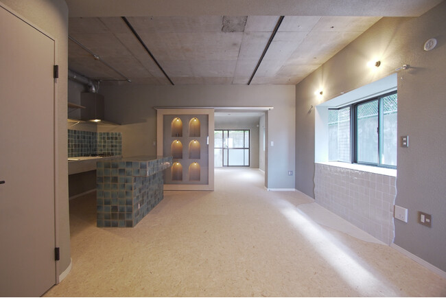 彫刻家と染飾家によるアートリノベーションプロジェクトアート×不動産　丘の上の小さなアトリエ at YOKOHAMA２０２４年１０月１日（火）販売開始
