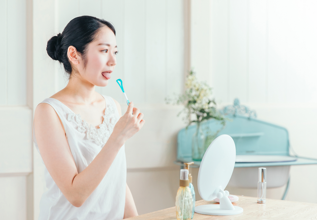 舌苔が気になる？48.3%の人がケアせず放置！　改善策は?!