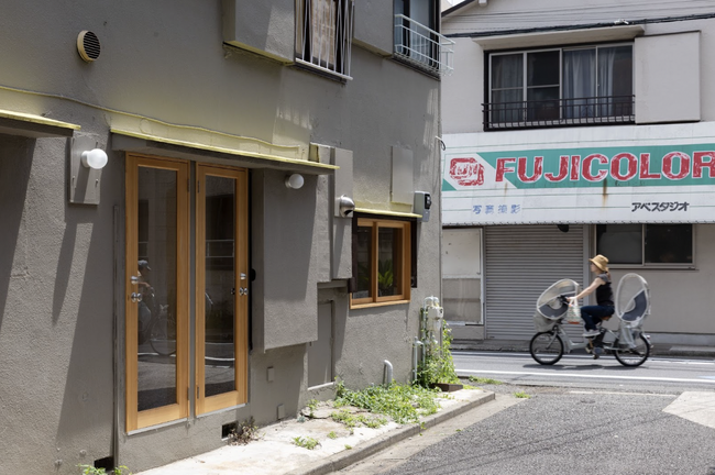 大田区を拠点とする＠カマタが空き家を再生し、京急線高架下の創業支援施設・コワーキングスペース「KOCA（コーカ）」を拡張。