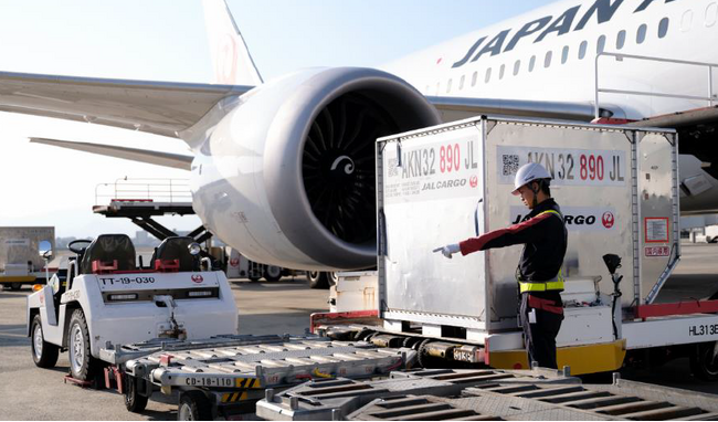 航空機やGSE車両などをリアルに再現した「JAPAN AIRLINES ミニチュアコレクション」がガシャポン(R)に初登場