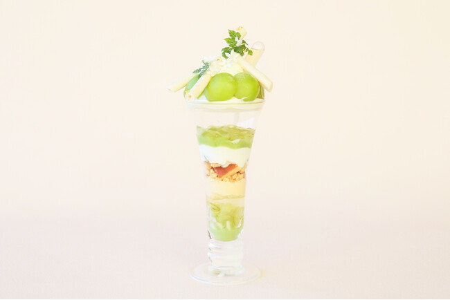 【ホテルメトロポリタン 丸の内】シャインマスカットのパフェランチを販売