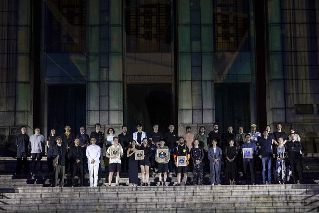 世界最大級のプロジェクションマッピング国際大会、今年のグランプリはKentaro Tanaka(日本)さん！栄光のプライズプレートを金メダリスト角田夏実選手らが贈呈