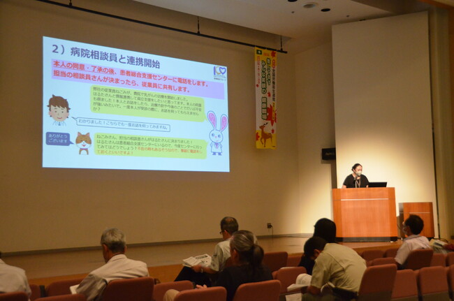 愛知県豊橋市で「知って、肝炎プロジェクト」スペシャルサポーターの高橋みなみさんが肝炎ウイルス検査の受診を呼びかけ