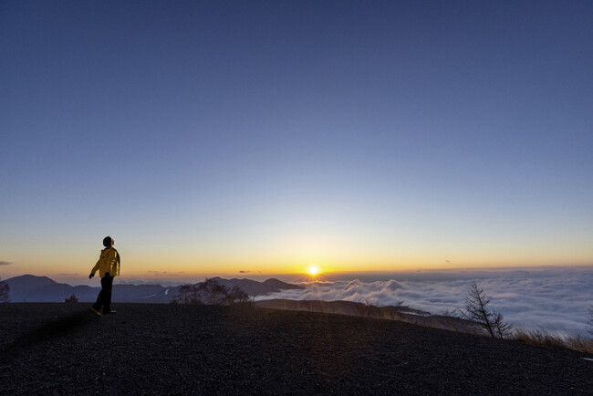 【星のや軽井沢】静寂に包まれる冬山の絶景を眺め、心身をリフレッシュする「軽井沢 森閑（しんかん）逗留」実施｜期間：2024年12月1日～2025年2月28日