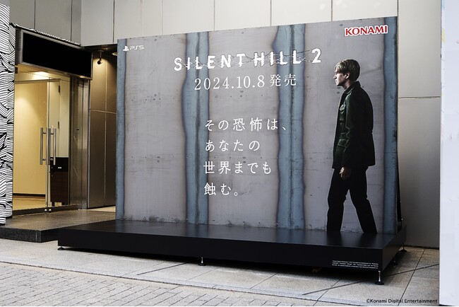 『SILENT HILL 2』リメイク作の発売に先駆け、特殊加工でリアルに錆びていく屋外広告を本日から渋谷に掲出！