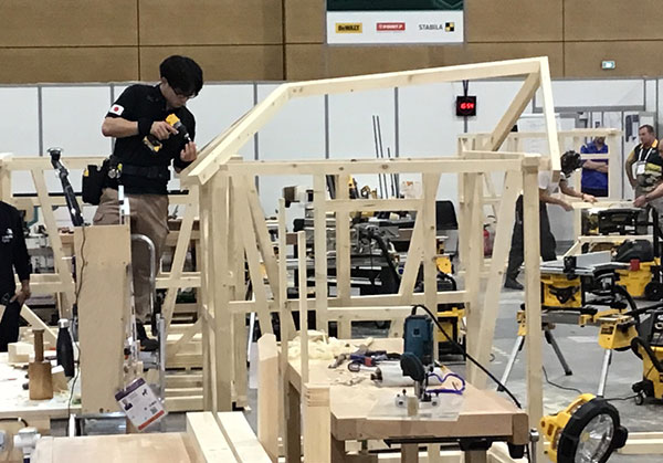 技能五輪国際大会（フランス・リヨン）で「敢闘賞」受賞　初の建築大工職種、左官職種の２部門で出場