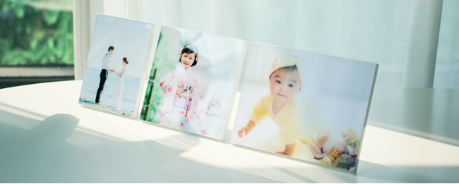 【A5サイズ ￥1,980】光を纏う上質な艶感・2WAY『アクリルフォト』新発売