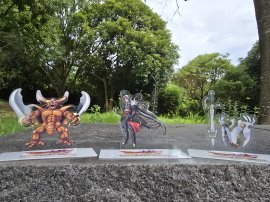 ▲オリジナル「クリアスタンド」。左から第1弾、第2弾、第3弾。 ▲オリジナル「クリアスタンド」。左から第1弾、第2弾、第3弾。