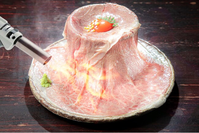 京都祇園の行列店の味をすすきので堪能。黒毛和牛×海鮮 【うしと肴】狸小路店オープン！厳選黒⽑和牛を、道産の海鮮トッピングとお出汁、薬味でいただくビジュアル抜群のカスタマイズ丼