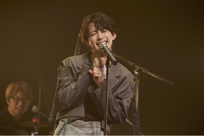 今注目の若手俳優・阿久津仁愛が初のソロライブ「阿久津仁愛 first LIVE 2024～集え！～」を開催！