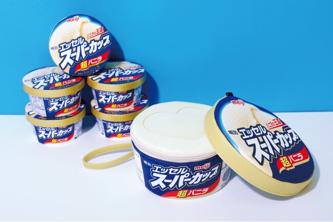 30周年記念 「明治 エッセル スーパーカップ」が巨大ポーチに！ 初のブランドムック(R)　9/25発売