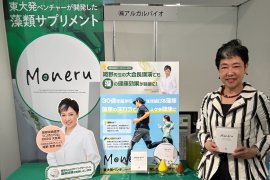 当社ブースにお立ち寄りいただいた姫野友美先生 当社ブースにお立ち寄りいただいた姫野友美先生