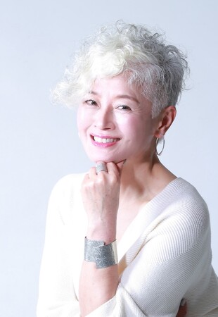 日本初！（※）まるで葬儀具のファッションショー！？高崎オーパで「見て、着て、さわって、買える葬儀具展」を開催