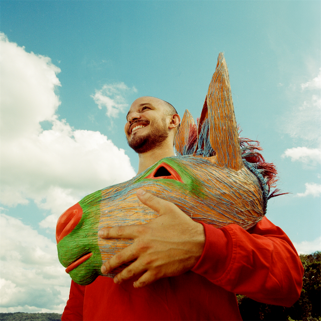 ブラジル・ミナスジェライス州出身の気鋭音楽家、ダヴィ・フォンセカの待望となるニューアルバムが9/25に配信開始＆CDリリース！あわせてインタビューも公開。