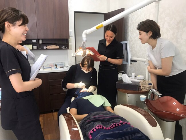 患者さんリピート続出！ホワイトニングをはじめとした「ボーテスタッフ研修」でスタッフのレベルが大幅UP↑
