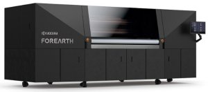 インクジェット捺染プリンター「FOREARTH」とファッションブランド「ANREALAGE」のコラボレーション作品第2弾が、2025年春夏 パリ・ファッションウィーク®で発表されました