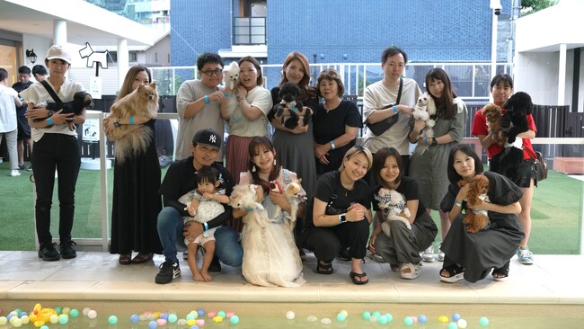 大盛況!『ペトナビ』主催「わんちゃんナイトプールイベント」に21匹のわんちゃんが大集合!