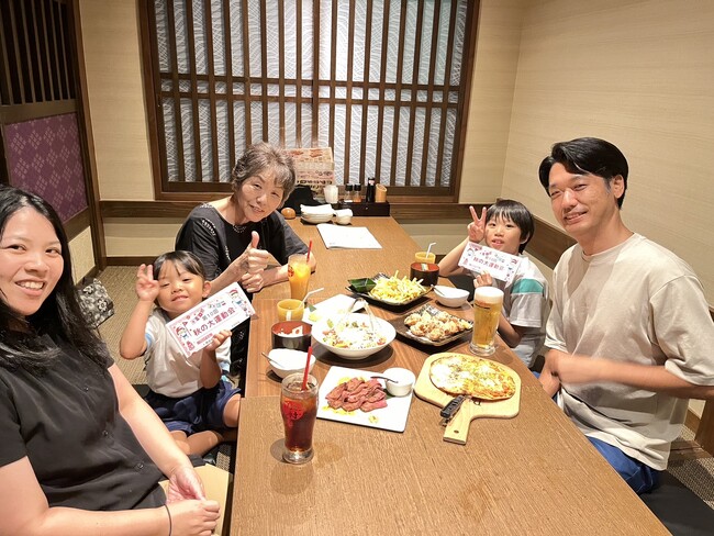 頑張った人は「皆 優勝でーす」！運動会の風物詩「家族で集まって食事」を飲食店でプログラム持参or体操服来店の子どもに無料で「ごはん＆ドリンク＆デザート食べ飲み放題」