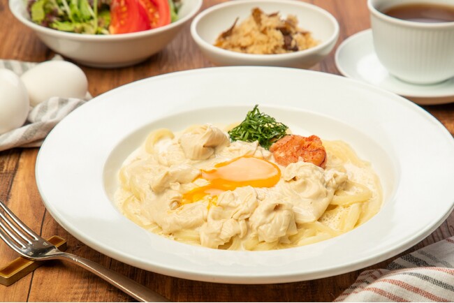 ヘルシーで贅沢な和製パスタ登場！『湯葉と明太子の豆乳カルボナーラうどん』販売 - 銀座バグースプレイス-10月限定ランチで登場