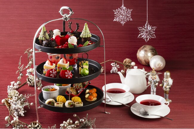 赤・白・緑のクリスマスカラーで表現したサンタクロースやトナカイたちと過ごすクリスマスパーティー「Christmas Afternoon Tea」を販売　【ザ・プリンス パークタワー東京】