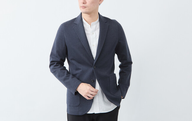 驚異的伸縮×ラグジュアリー、タフで保温性抜群の「OMEGA MOTION サーモジャケット&パンツ」登場