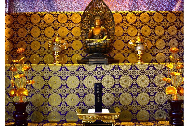 あらゆるお墓問題に応えます。コレだけで“お墓”が完結。６霊まで納骨可、ペット・友人可、宗派選択可、開眼供養セット(お布施ナシ)、高級御影石、片手で持てる永代供養墓の『持ち運べるお墓』誕生。