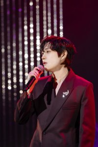 キム・ヨンデ、約１年ぶりの来日ファンミで集まったファンたちを魅了