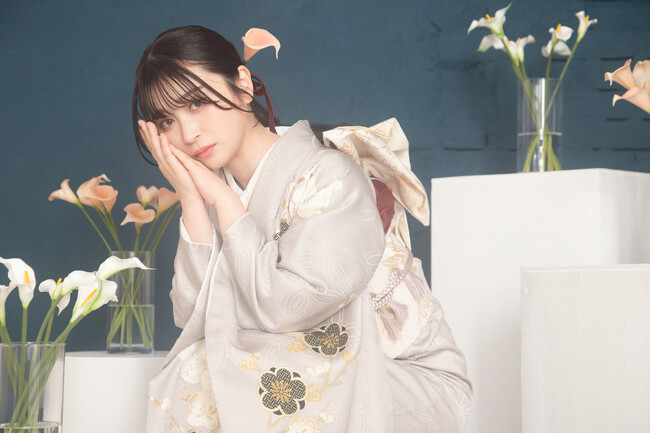 【NEW VISUAL】カラーリリィのお花とネイビーのコントラストがおしゃれな新空間でレディな成人ビジュアル！