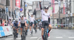 松田祥位スプリントを制してJプロツアー優勝、2位に山本