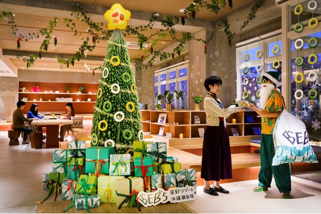 【星野リゾート　BEB5沖縄瀬良垣】TAMARIBAで沖縄感溢れるクリスマスパーティーが楽しめる！「BEBゴーヤークリスマス」今年も開催｜期間：2024年12月1日～25日