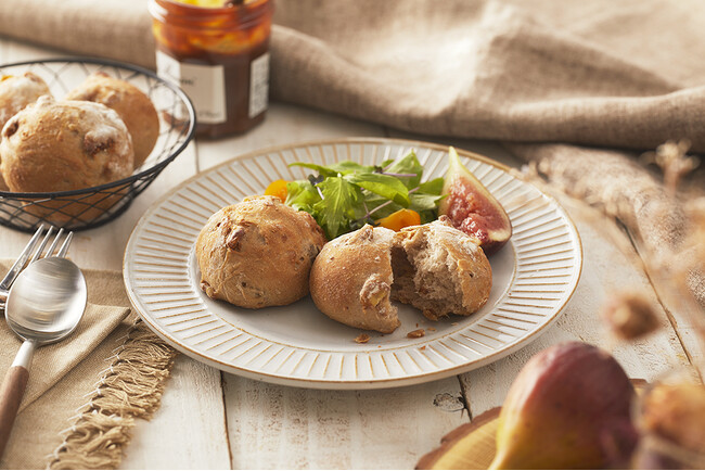 秋の味覚 第二弾！シェフが愛するクルミパンを食卓へ