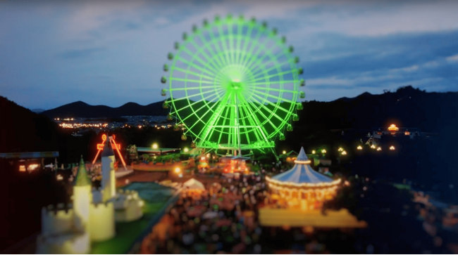 夜の遊園地 貸切り大合コンで見つける特別な出会い。過去最大!? 2,000人規模の超大型マッチングイベント「モンパdeコンパ」待望の再開催！婚活情報サイト「オミカレ」で参加者募集中