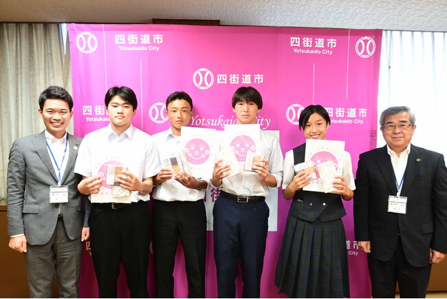 市内中学校生徒が四街道市長を表敬訪問しました